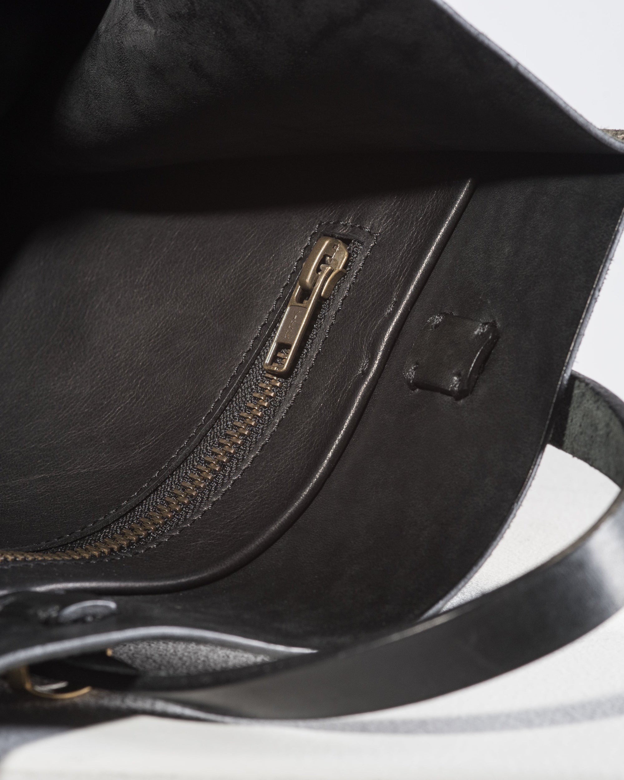 VIBRANT TOTE – SMALL (GRAU/BRAUN)