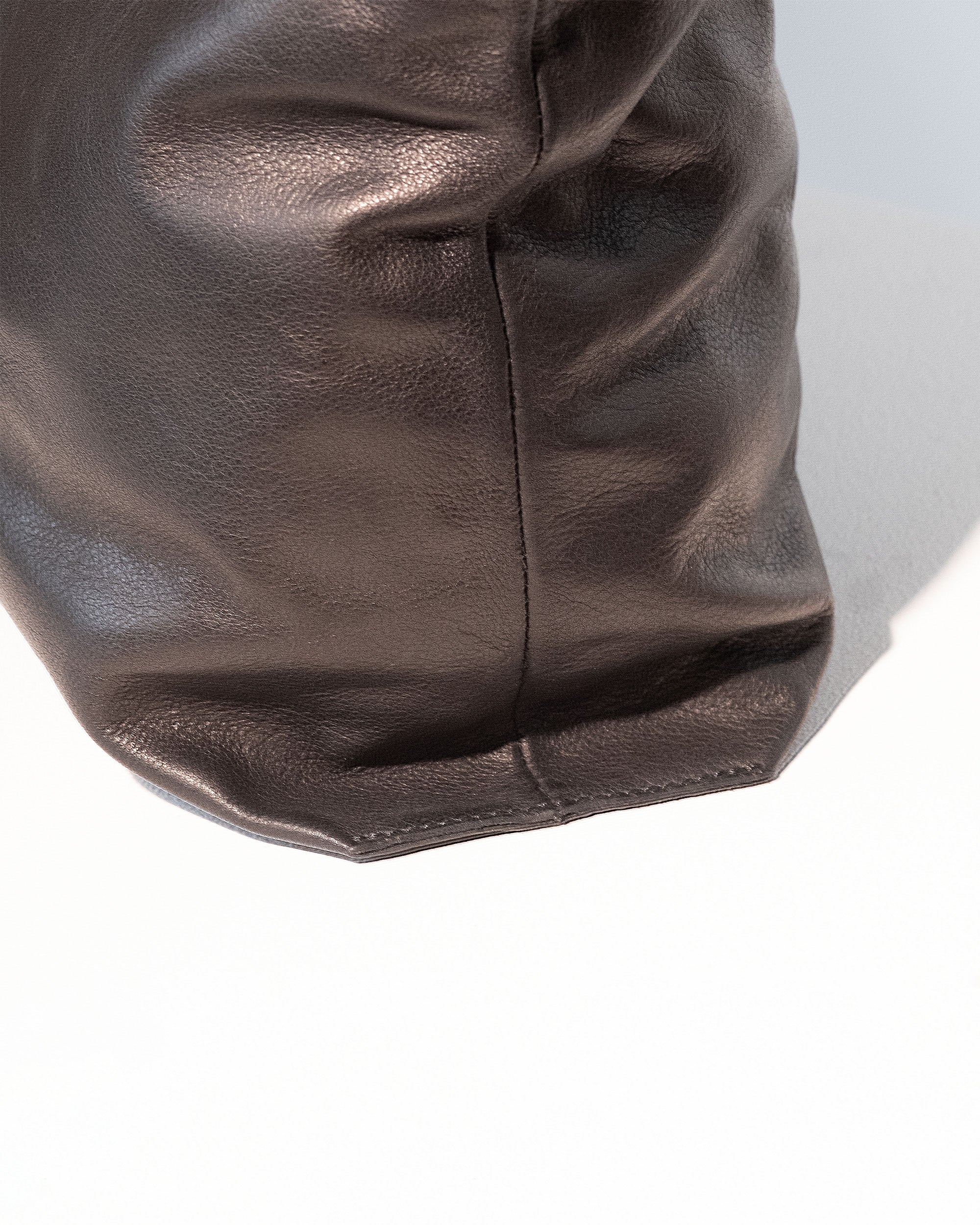 THE WEND POUCH LARGE (SCHWARZ)