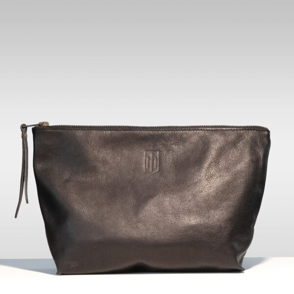 the the wend pouch made from black leather in the medium size from the front
