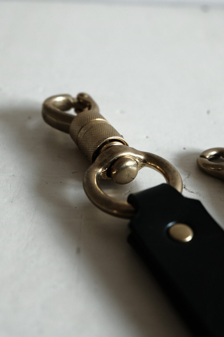 Solid brass carabiner of the keychain panic key ring from Monolar