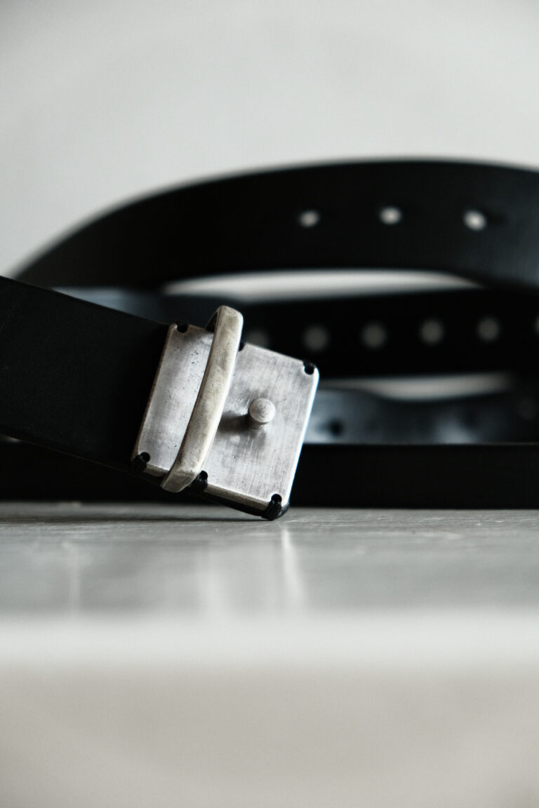 signature belt by Monolar in the version with silver hardware