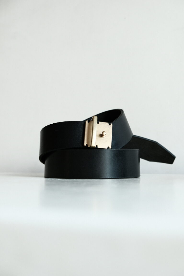 Rolled signature belt made from pure brass and vegetable-tanned bovine leather